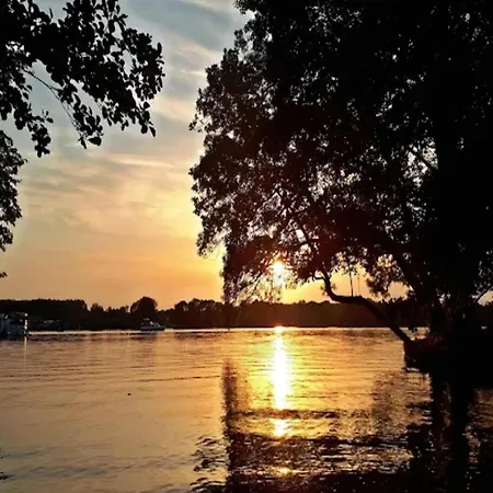Am Mirower See, Mirow, Cleaning Included Apartament Mirow